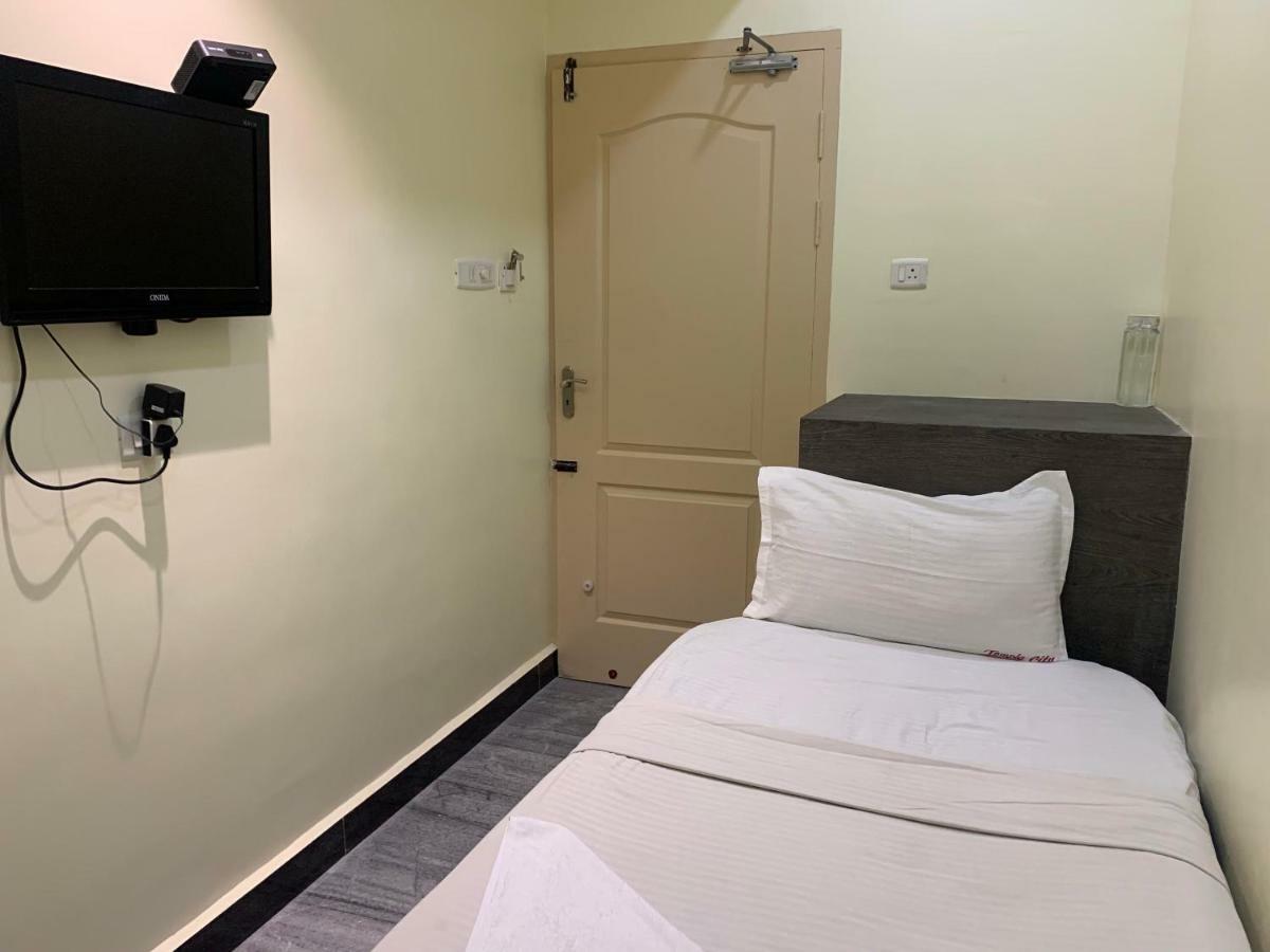 מדוראי Hotel Temple City מראה חיצוני תמונה