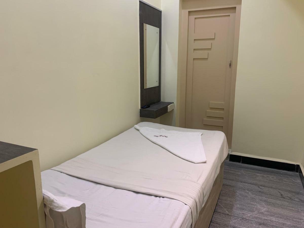 מדוראי Hotel Temple City מראה חיצוני תמונה